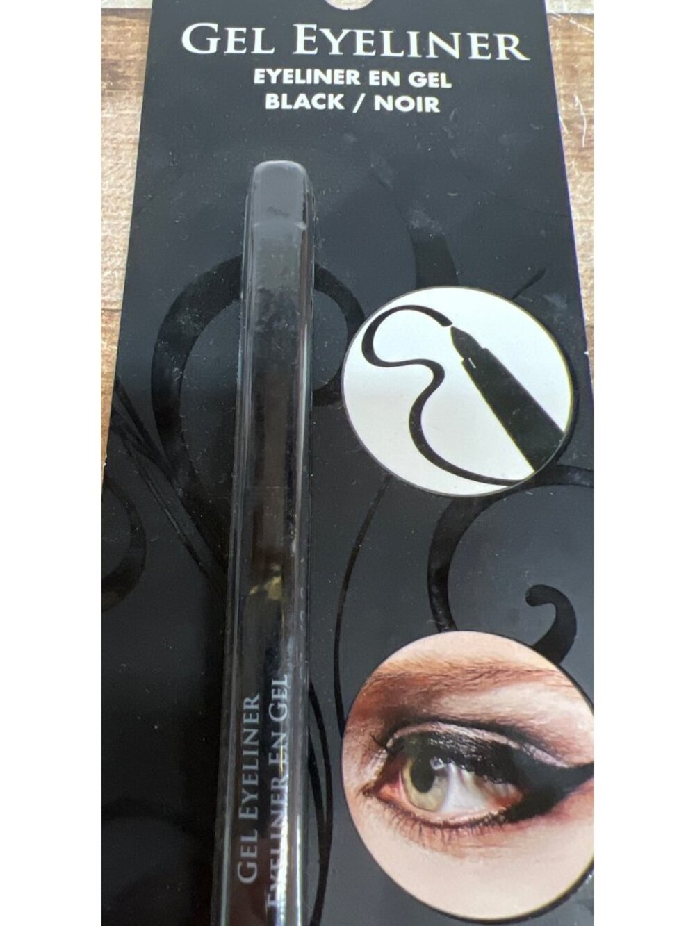 Spirit Halloween Gel Eyeliner & Gold Pirate Tooth Costume Accessories Ages 14+ - Picture 3 of 4